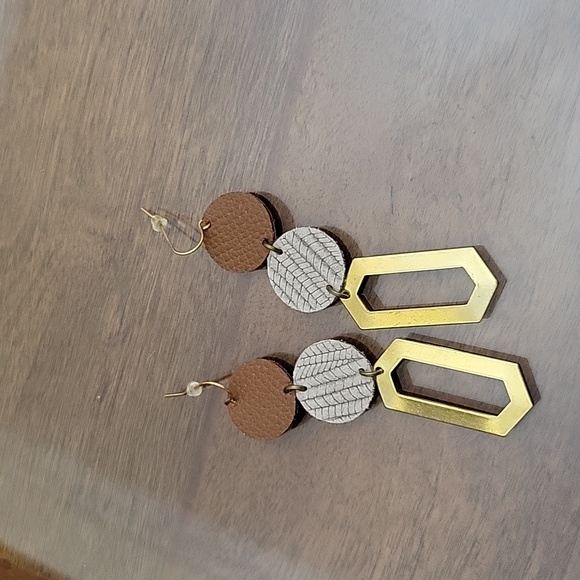 3 pair lot of pierced earrings - Picture 2 of 5